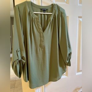 Hawthorn 3/4 sleeved Olive/Sage green dress shirt, size L